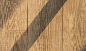 Tarima de madera natural: tipos, instalación y claves para acertar